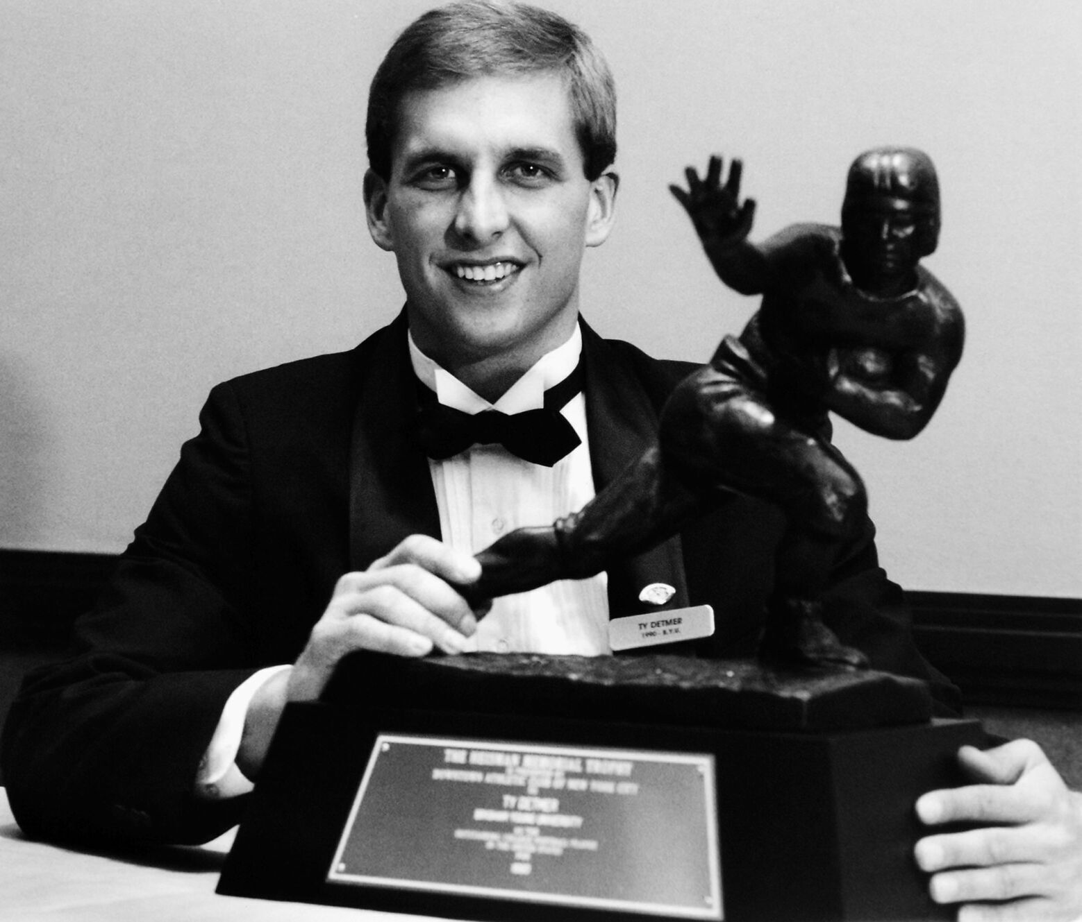 1990: Ty Detmer of Brigham Young wins Heisman Trophy